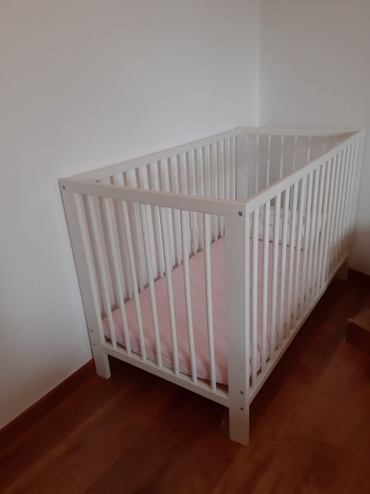 Cama de grades IKEA, estrado e colchão, 2 alturas