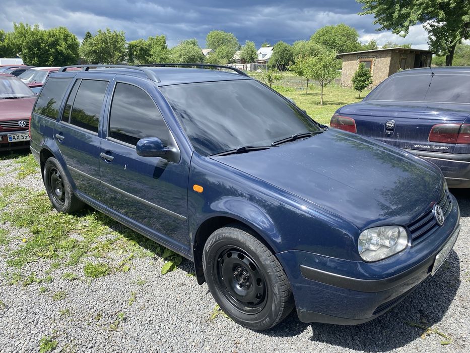 Продам автомобіль Volkwagen Golf