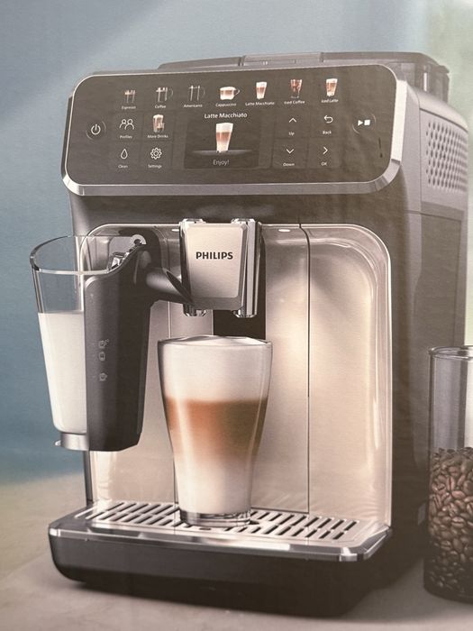 Нова Philips 5500 сучасна кавомашина Saeco