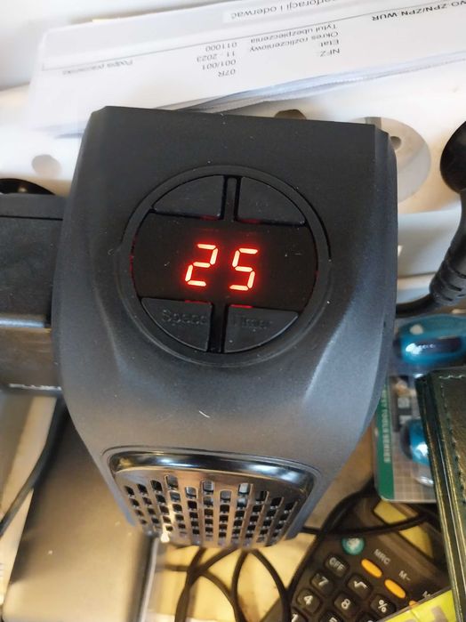 Elektryczny mini grzejnik.