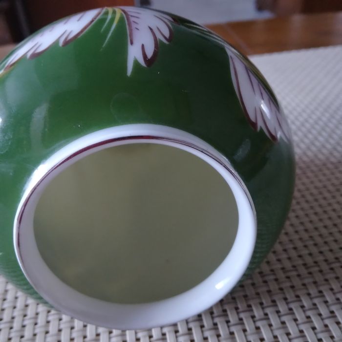 Stary porcelanowy wazonik