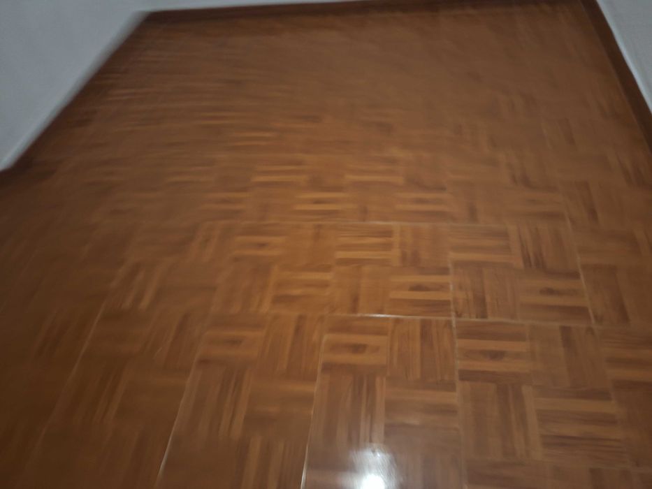 Alugo moradia T2 res chao