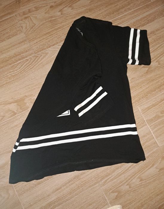 T-shirt preta e branca 23