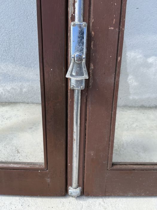 Janela em madeira / vidro 109cm x 106 cm