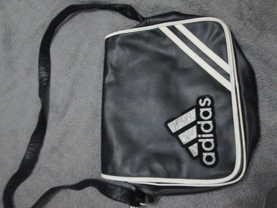 Mala preta com prateado, e calcas n 42