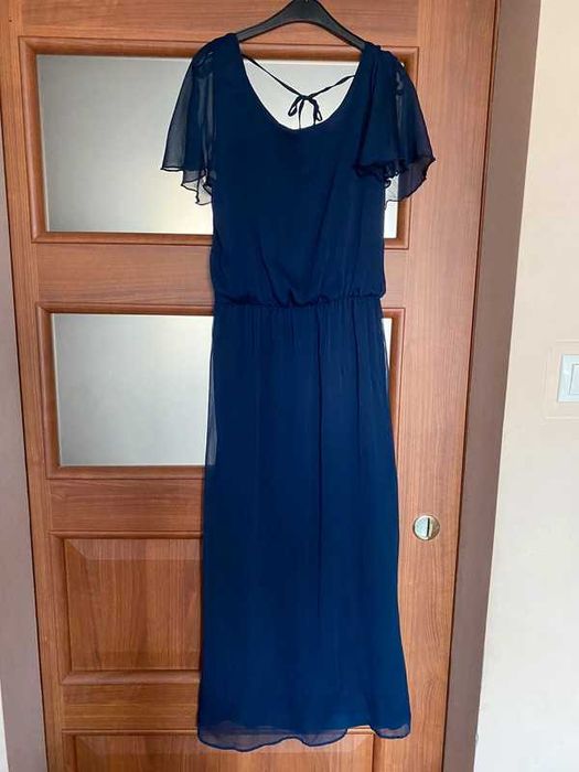 Długa granatowa sukienka