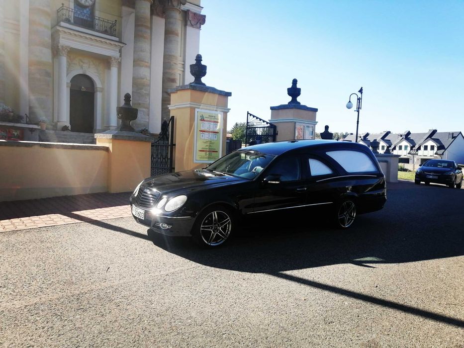 Karawan pogrzebowy Mercedes E klasa
