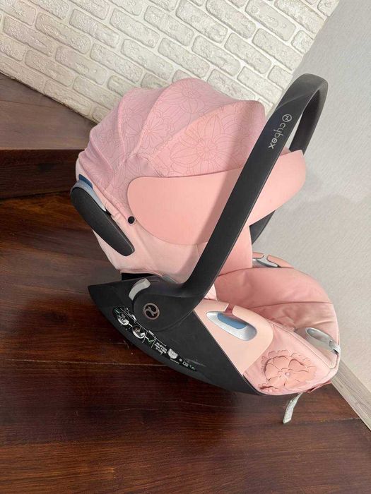 Продам автокресло cybex розовое