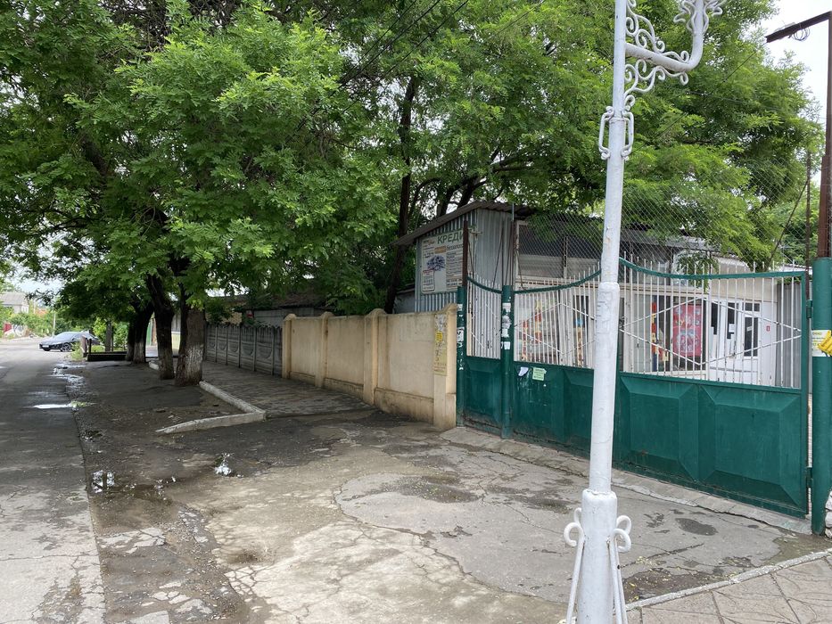 Дом, земельный участок возле рынка