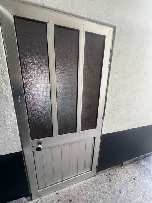 Portas em alumínio 200 euros cada uma