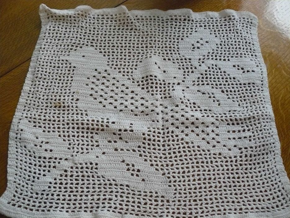 Ręcznie robiona na szydełku handmade serweta jasiek 42x 40 cm ptaszki