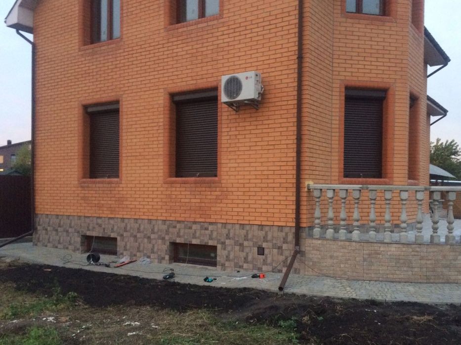 Защитные ролеты на окна и двери. Гаражные роллеты. Роллетные ворота --