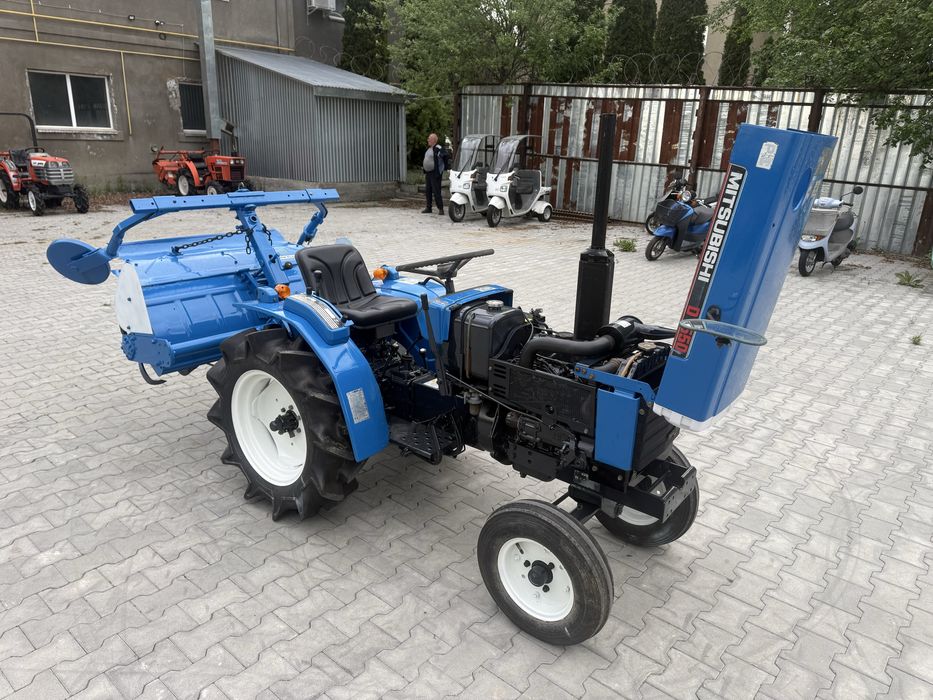 Японський трактор Mitsubishi D1550