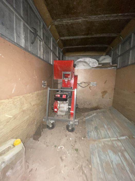 Дробилка измельчитель для веток , аренда , спил обрезка деревьев