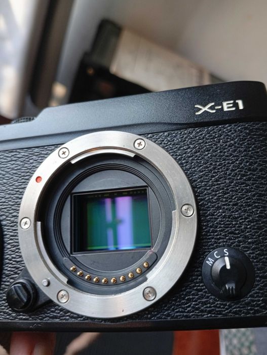 Fuji X-E1 com obj Super EBC 18-55mm. Fabricada integralmente no Japão.