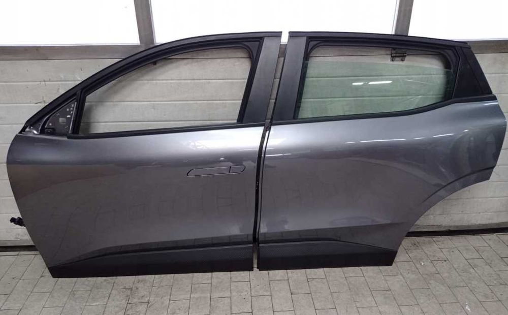 Двері Renault Megane E-Tech передні або задні праві ліві разборка