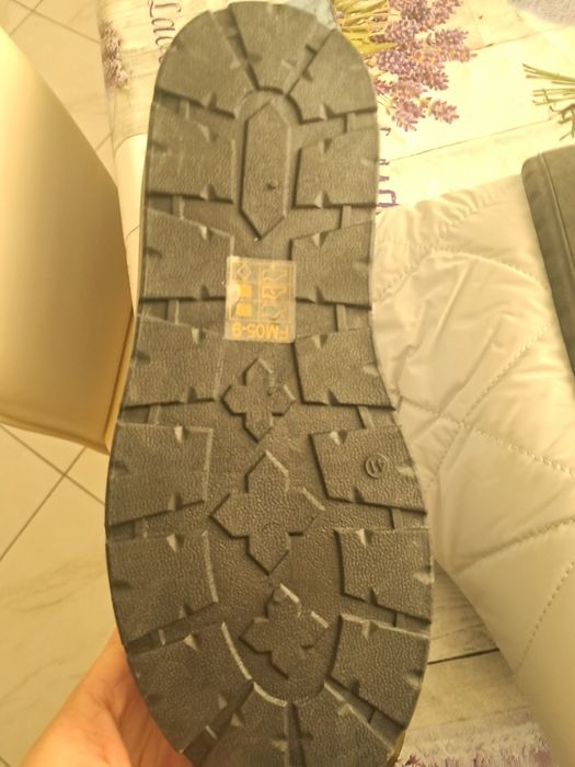 Продам нові зимові угі