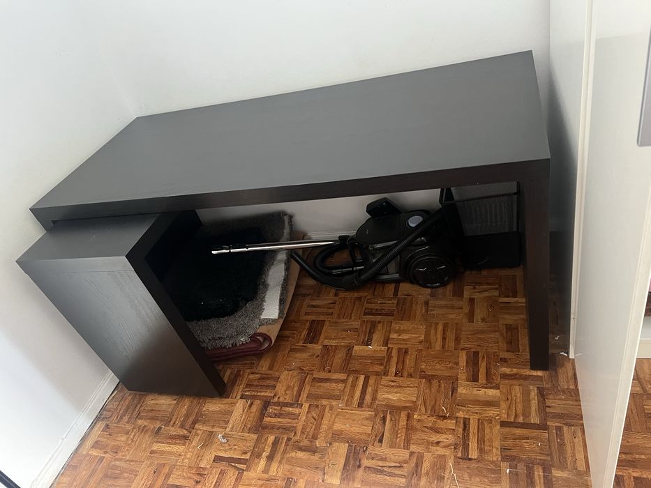 Vende se mesa e cadeira para escritorio