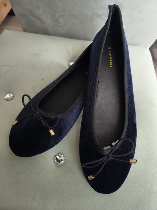 Aksamitne baleriny, półbuty w kolorze pięknego granatu w rozm 40 firmy
