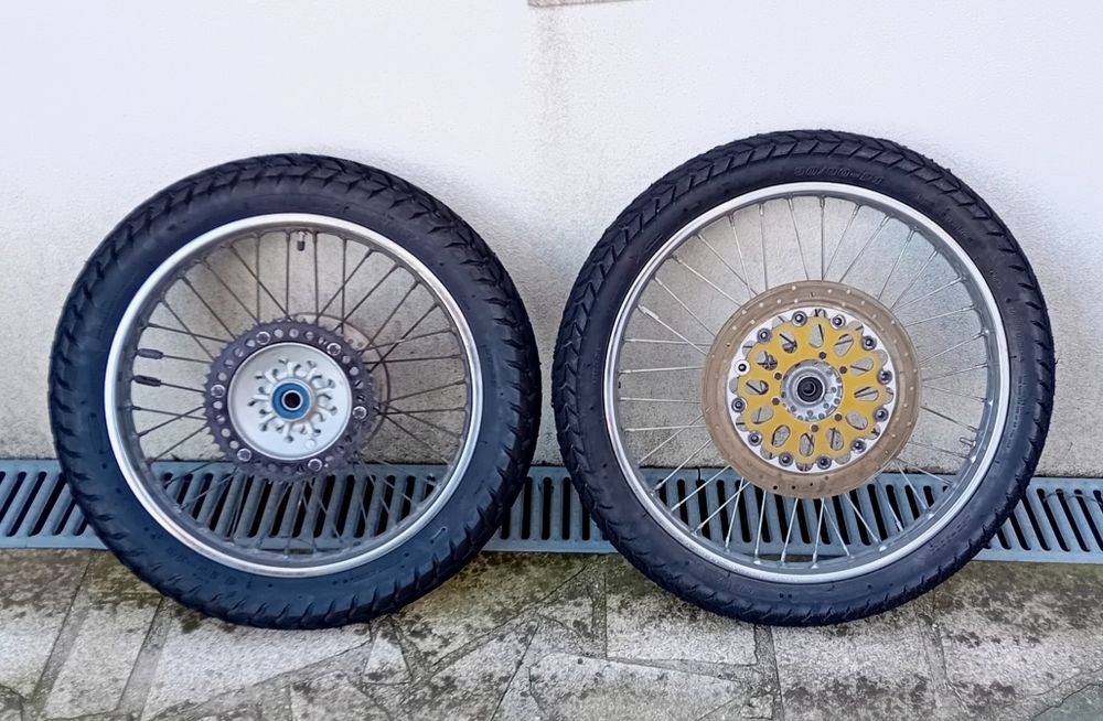 Rodas DTR 125  ( Pneus Novos )