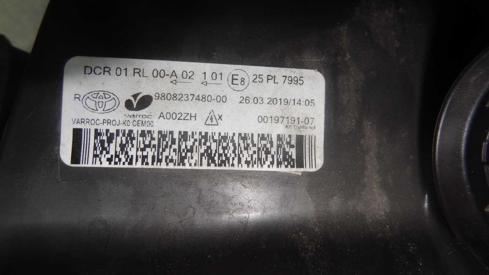 Toyota proace 16- lampa xenon led przód prawa europa