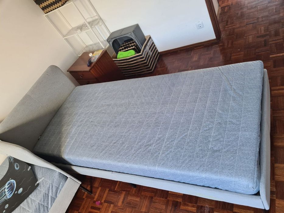 Excelente cama e colchão da IKEA