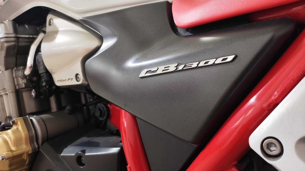 Honda CB 1300SA (Red Frame)