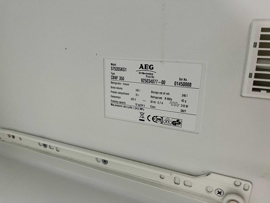Frigorífico Combinado PRETO AEG/ELETROLUX Santo
