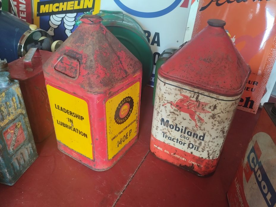 Latas de óleo antigas