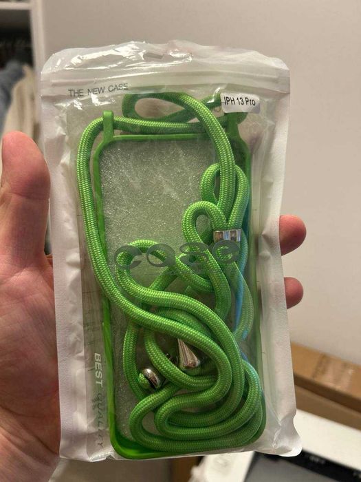 Nowe etui do iPhone 13 Pro z zielonym sznurkiem
