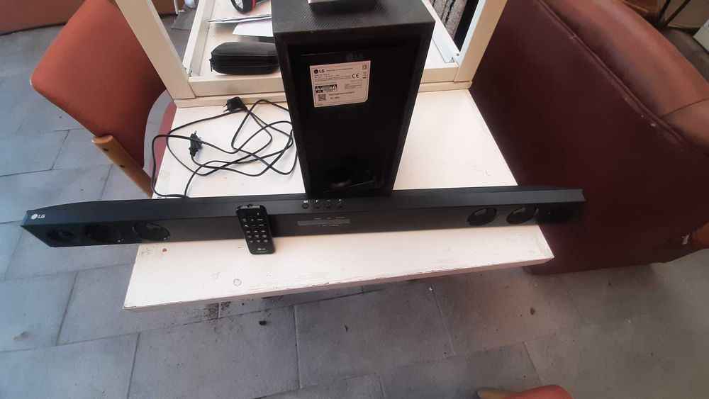 Vendo este soundbar da marca LG