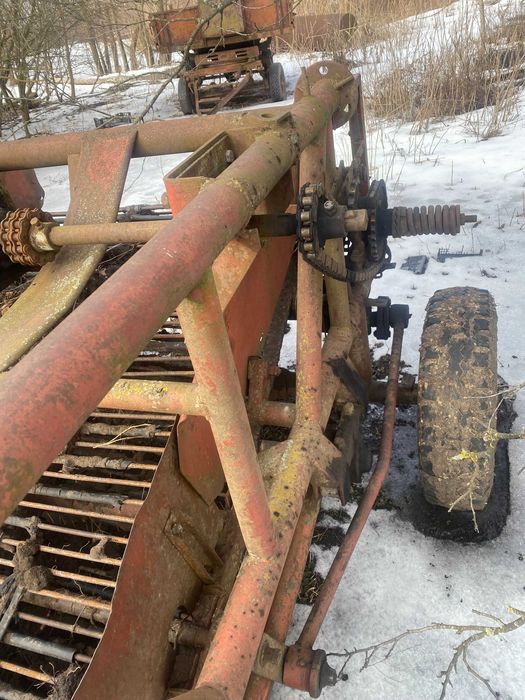 Продам картоплесаджалку та картоплекопалку .прицеп тракторний 2 птс4