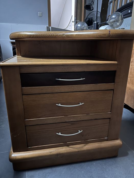 Vendo moveis de quarto madeira maciça