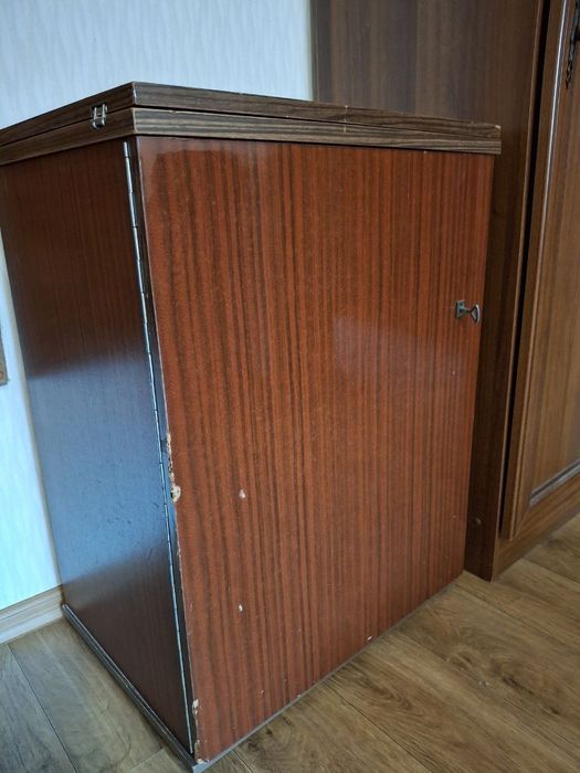 Продам швейну машинку Подольск 142