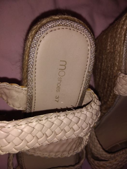 Sandálias cremes da marca Mó tam 37 só 5€ excelente estado