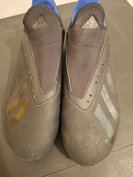 Chuteira ADIDAS muito bem conservada