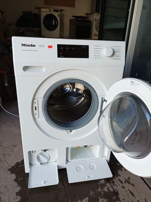 Пральна машина на 8 кг Miele WCE670
