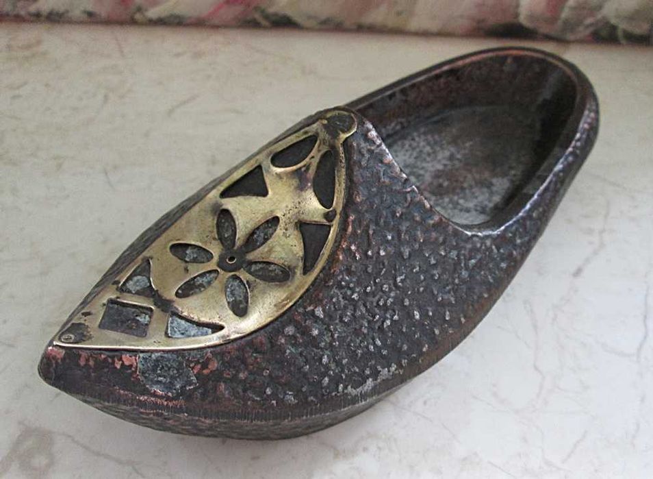 Пепельница  из ссср.Башмак Аладдина.Литье. Шпитар.