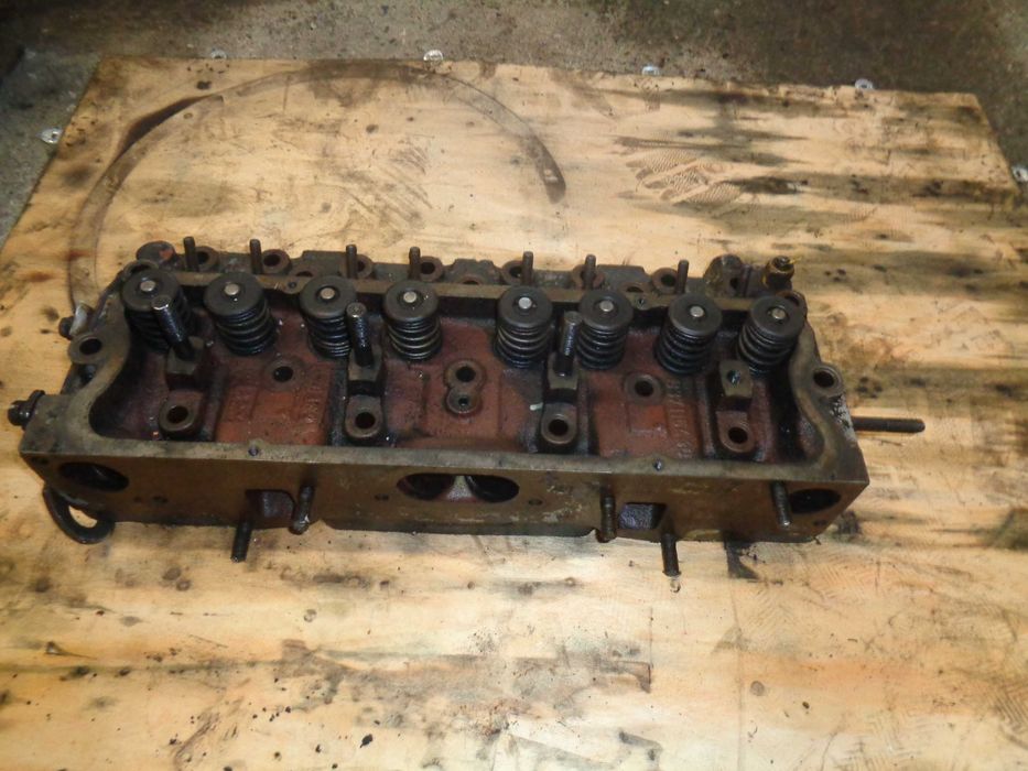 Głowica silnika  4-cylindrowego Perkins 1004-40/1004-4 AA/AB/AP