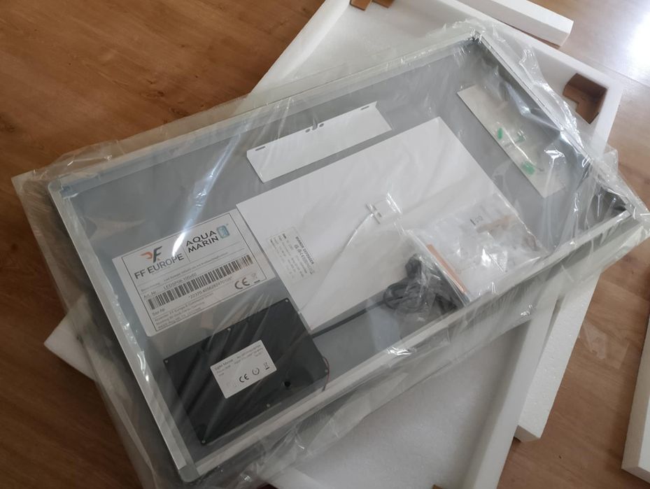 Nowiutkie lustro LED