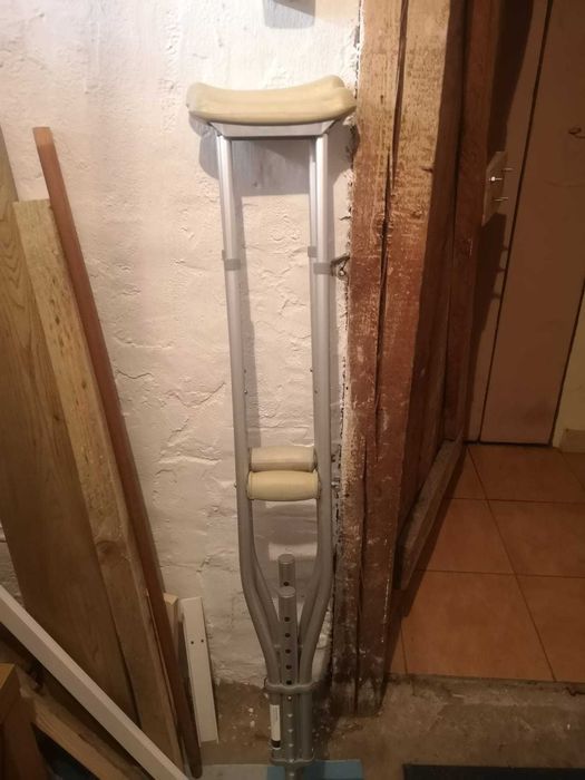 Kule do chodzenia – pod pachę, regulowana wysokość