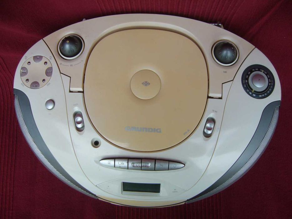 Radiomagnetofon Grundig z odtwarzaczem CD / MP3