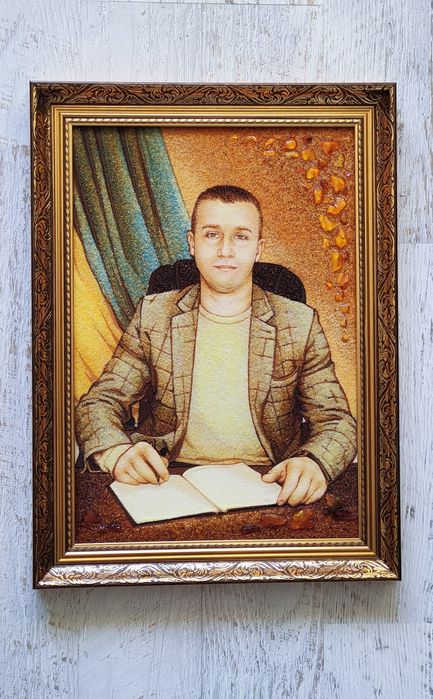 Портрет з бурштину
