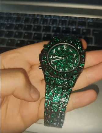 Relógio Verde de Quartzo Cintilante Gelado de Luxo