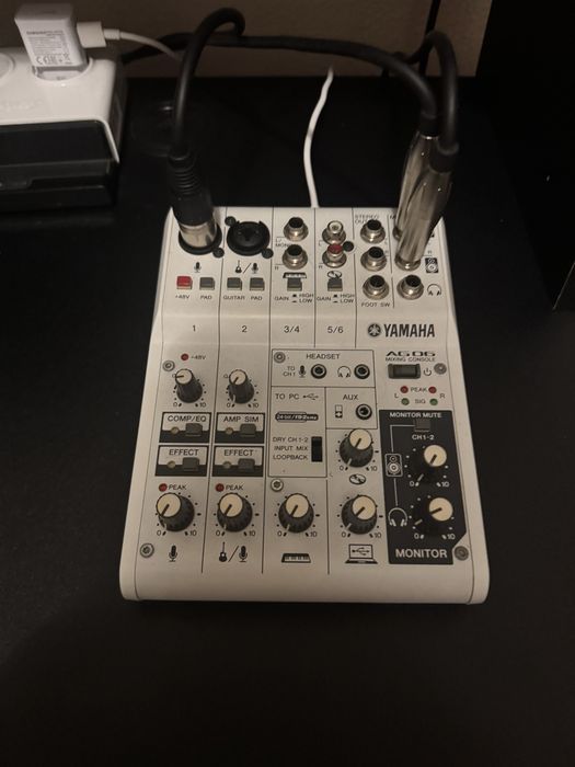 Mesa yamaha AG06 oferta de cabos