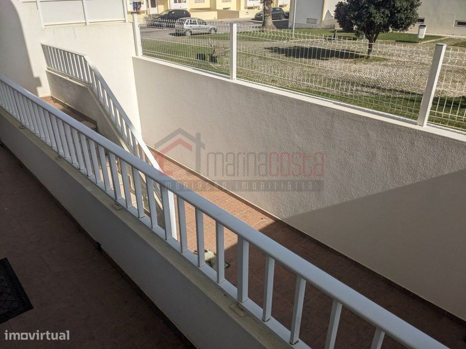 Apartamento T2 na Atouguia da Baleia para Arrendamento