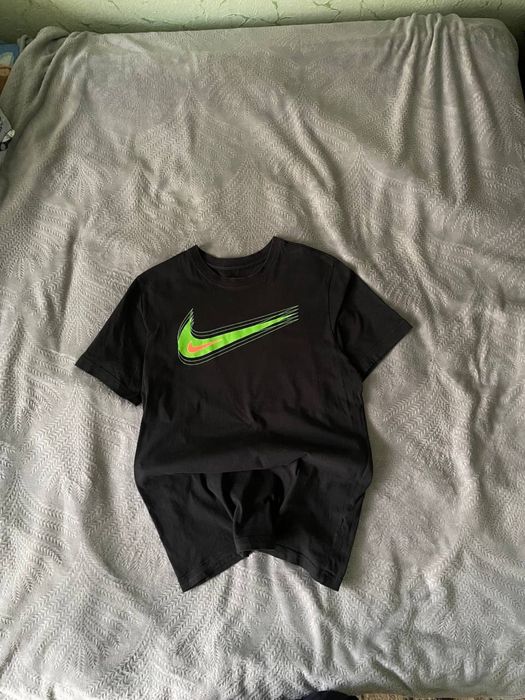 Футболка nike tee розміру М