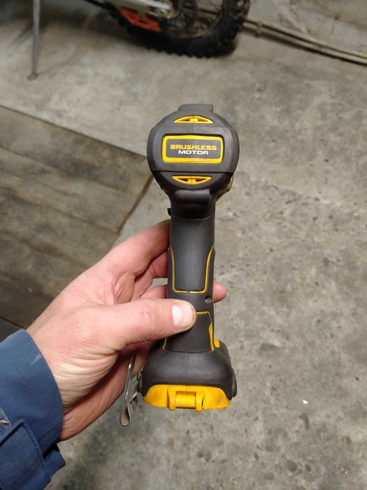 імпак DeWalt DCD 887