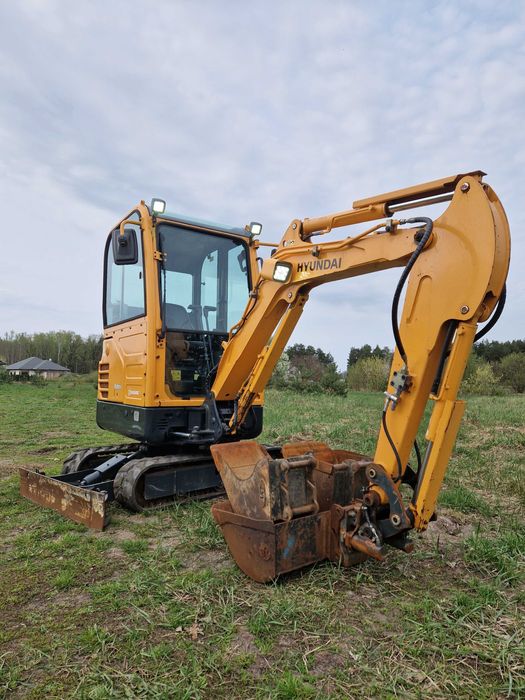 Minikoparka Hyundai 16-9/stan bardzo dobry