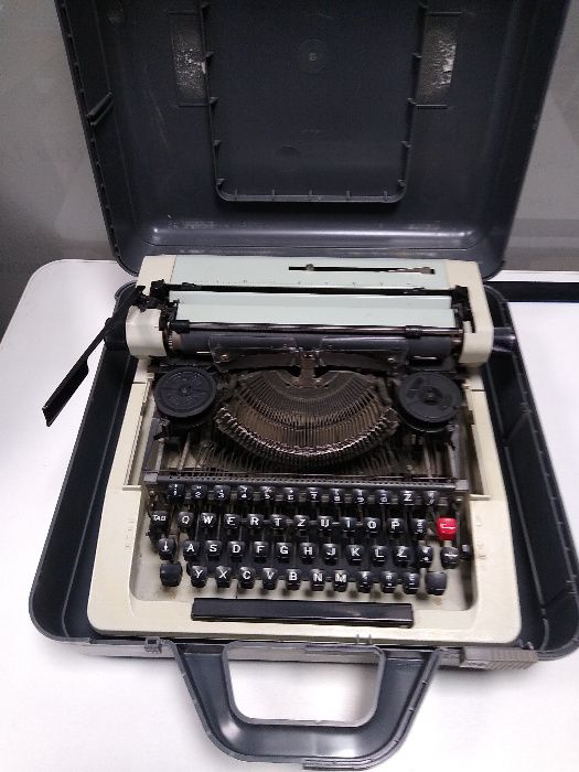 Maszyna do pisania PRL